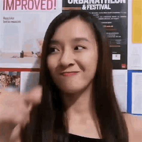 Kagat Labi Maria Faye Vargas GIF .
